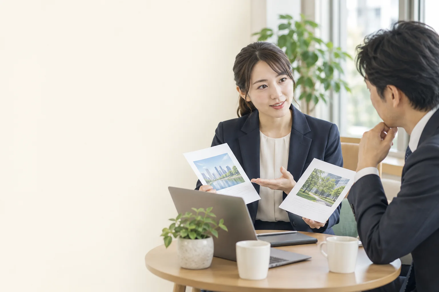 アサーティブな伝え方の例文|反対意見・期限変更・断り方と返信までの会話例の主題を描いた独自の編集イラスト。